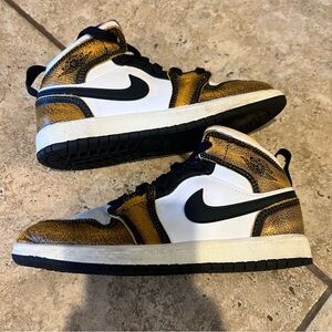 Nike Air Jordan 1 Mid Little Boys Size 2 Black/Taxi/White/Sail